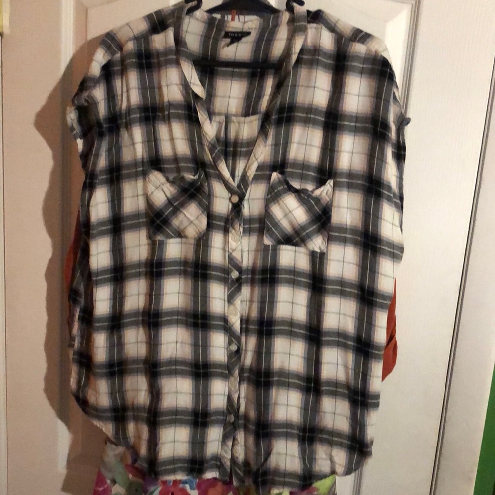 Torrid size 1 sleeveless blouse.